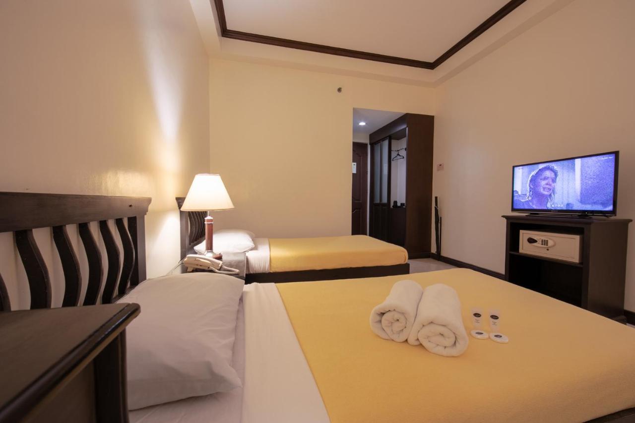Rosvenil Hotel Tacloban Bagian luar foto